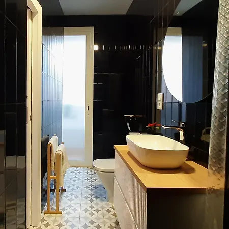 Apartment With Two In The Center Of